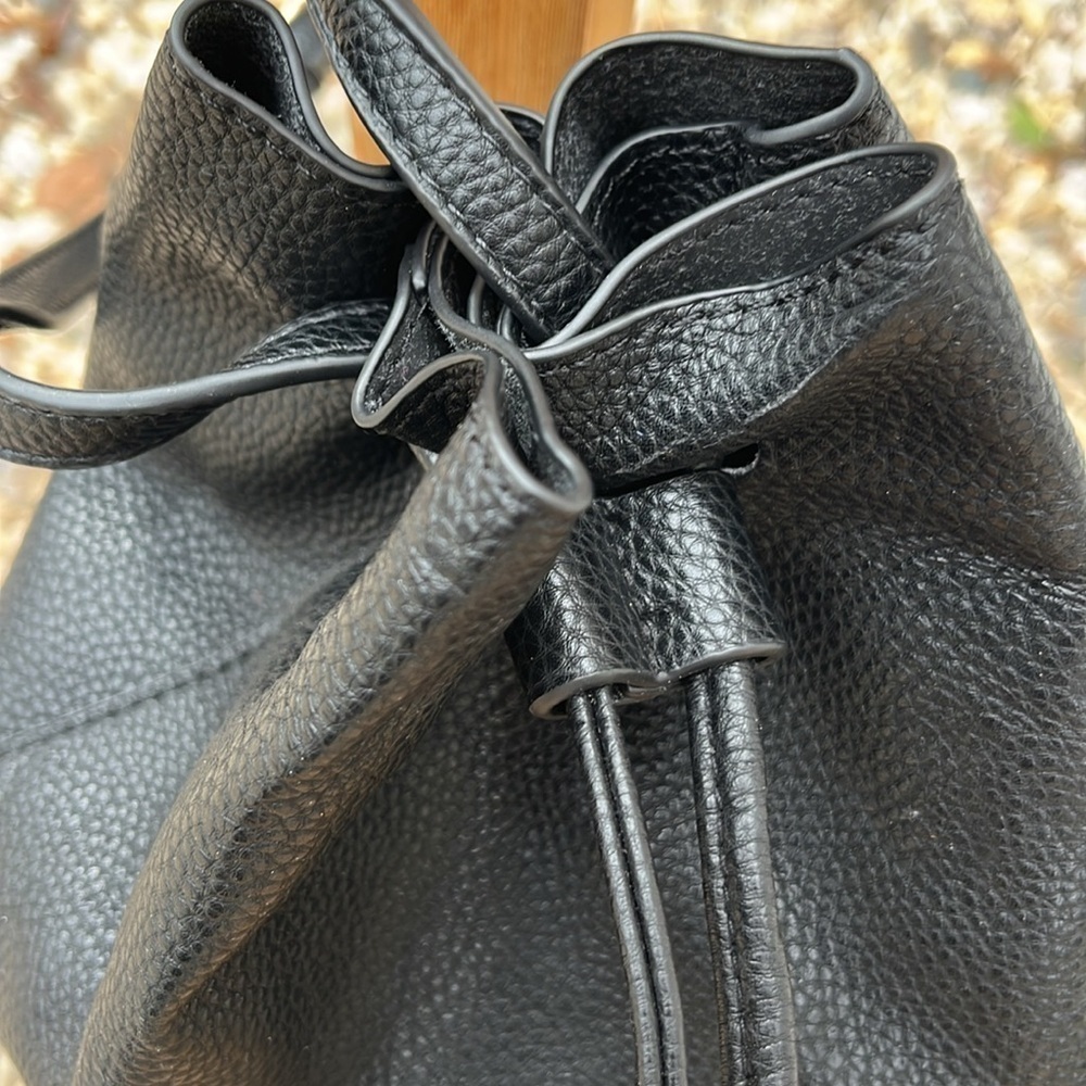 Drawstring Purse in synthetic leather - Picture 3 of 5